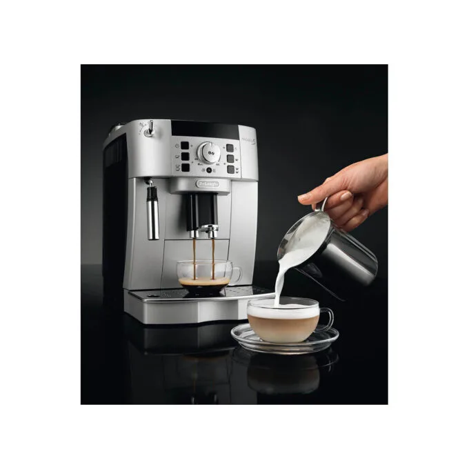 DeLonghi Kaffeemaschine Magnifica S silber — image 6