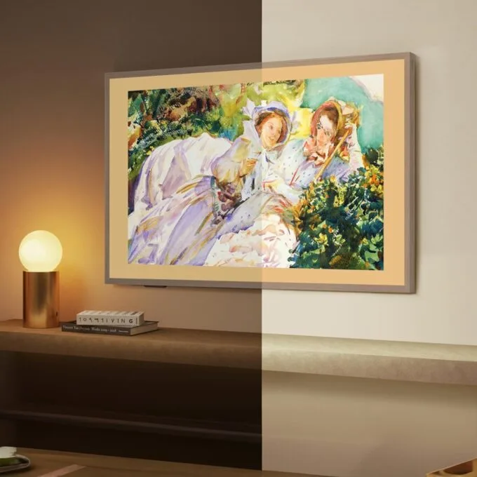 Hisense Canvas TV - 55S7N - 55'' 4K Smart QLED 120hz Canvas TV — image 10