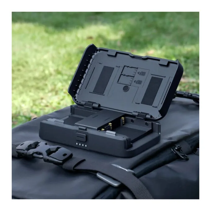 Insta360 Portable Charging Case — image 2