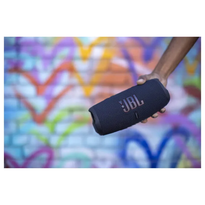 JBL Charge 5 red — image 11