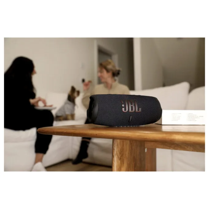 JBL Charge 5 red — image 13
