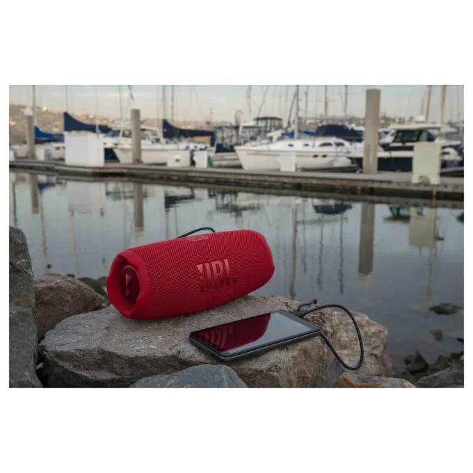 JBL Charge 5 red — image 14