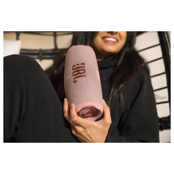 JBL Charge 5 red — image 3