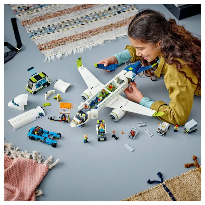 LEGO City Passagierflugzeug 60367 — image 2