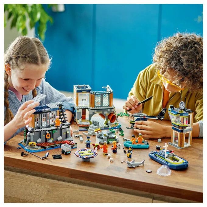 LEGO City Polizeistation auf der Gefängnisinsel 60419 — image 28