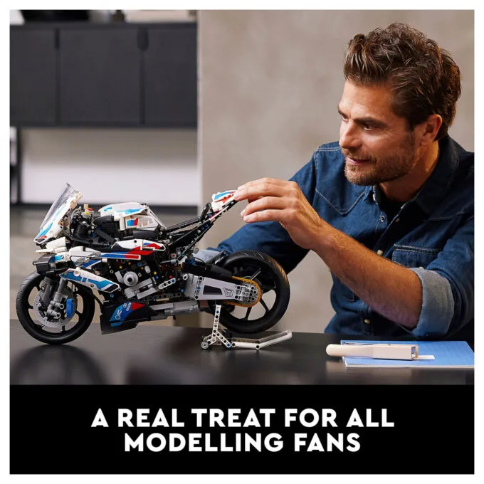 LEGO Technic BMW M 1000 RR 42130 — image 30