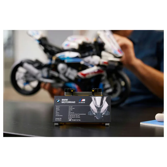 LEGO Technic BMW M 1000 RR 42130 — image 31