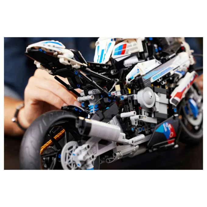 LEGO Technic BMW M 1000 RR 42130 — image 33
