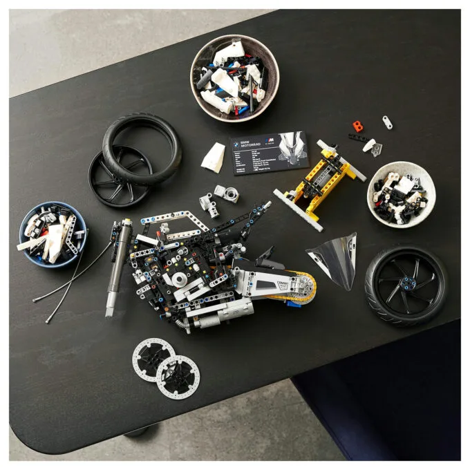 LEGO Technic BMW M 1000 RR 42130 — image 35