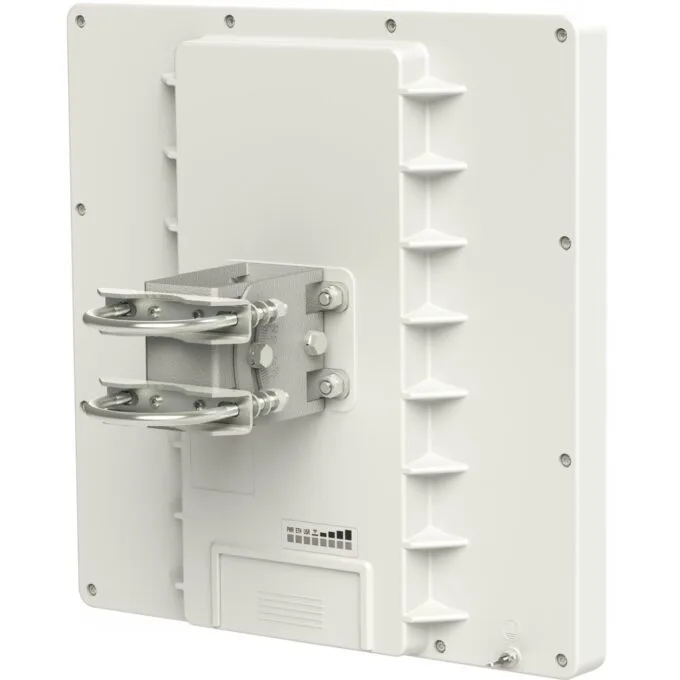 MikroTik RB911G-5HPnD-QRT - RB911G-5HPnD-QRT - White, integrated antenna, 1x1GbE, 24 dBi, 4.9–5.875 GHz — image 1