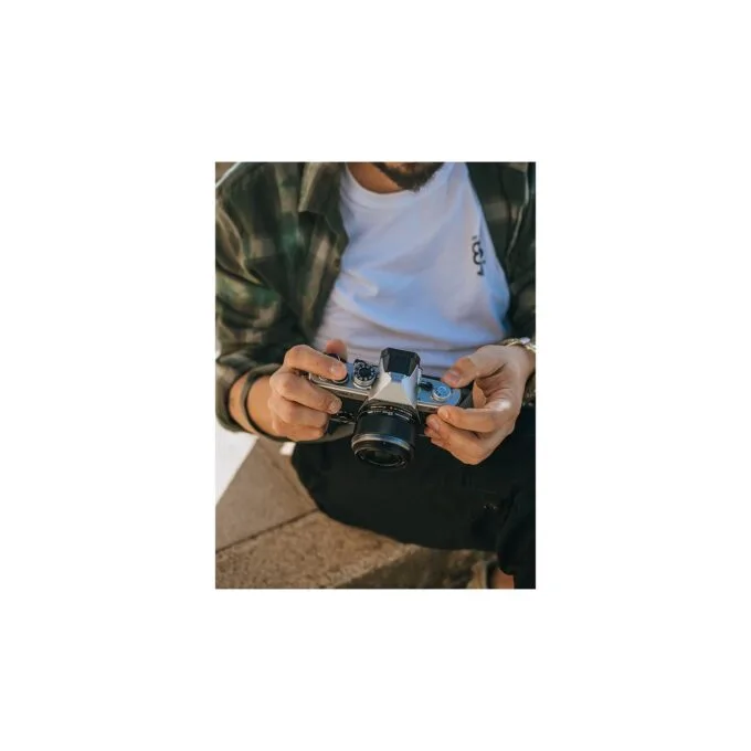 Olympus 25mm f/1.8 II - ES-M2518 - Black, Micro Four Thirds — image 10