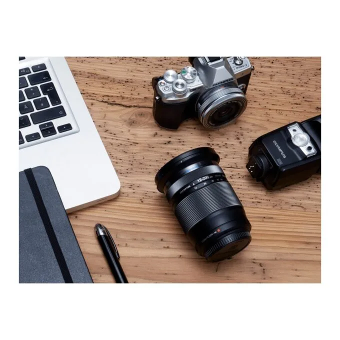 Olympus M.Zuiko Digital ED 12-200mm F3.5-6.3 - 12-200mm F3.5-6.3 - Black Ultra-zoom for MFT — image 8