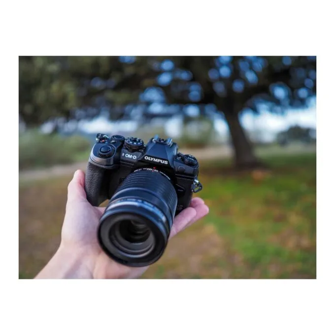 Olympus M.Zuiko Digital ED 40-150mm F4.0 PRO incl. Lens hood & Wrapping cloth — image 11