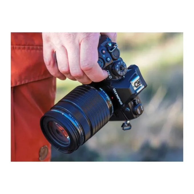 Olympus M.Zuiko Digital ED 40-150mm F4.0 PRO incl. Lens hood & Wrapping cloth — image 12