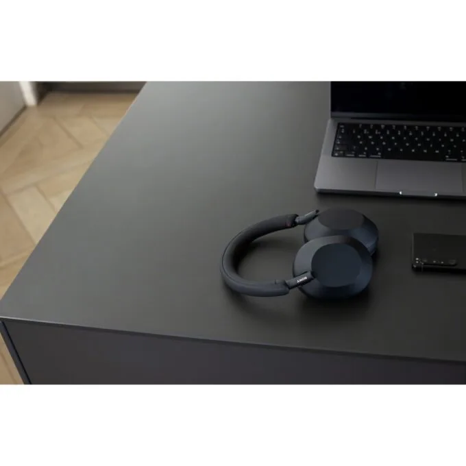 Sony WH-1000XM5B - Black - Wireless Over-Ear ANC Headphones with Microphone — image 2