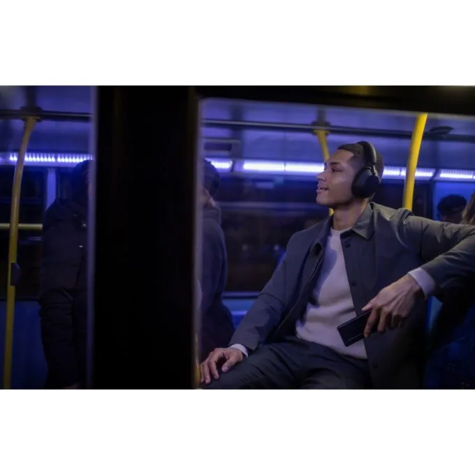 Sony WH-1000XM5B - Black - Wireless Over-Ear ANC Headphones with Microphone — image 4