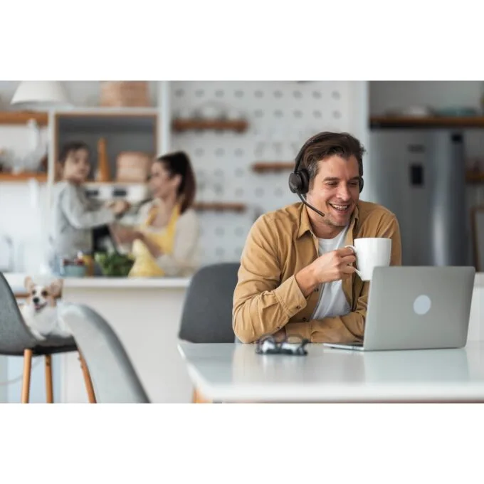 Yealink BH70 Wireless Bluetooth Headset 3-Mic NC BT Dongle & Stand - Dual Teams — image 13