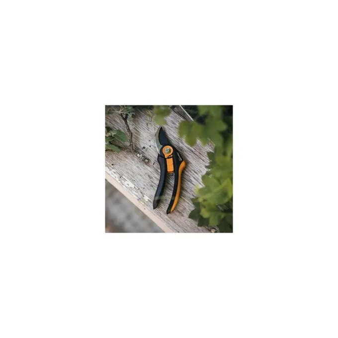 Fiskars Bypass-Gartenschere Plus SmartFit P541 — image 3