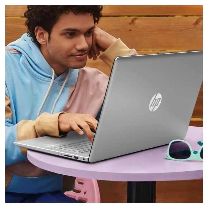 HP 17-cn3175ng i7-1355U 16GB 512SSD W11 Home — image 5