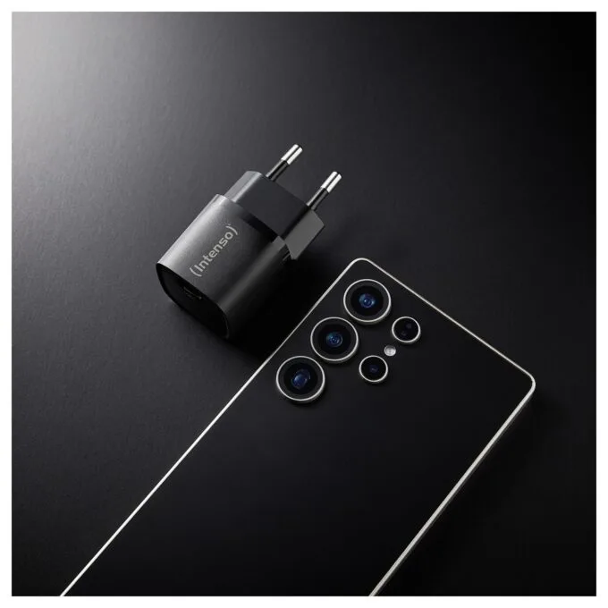 Intenso Power Adapter W30C2 GaN. Schwarz UBS-C-Ladeadapter mit 30 Watt Ladeleistung. Leichtes und handliches Design — image 6