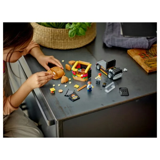 LEGO 60404 City Burger-Truck — image 11