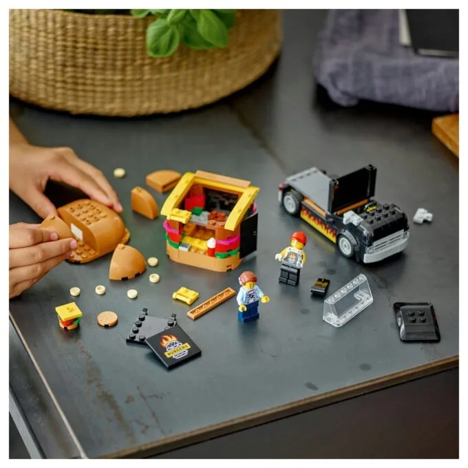 LEGO 60404 City Burger-Truck — image 23
