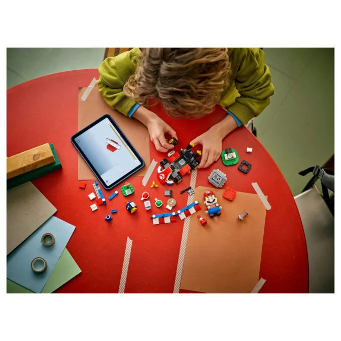 LEGO 72043 Super Mario - Mario Kart: Interaktiver LEGO Mario & Standard-Kart — image 10