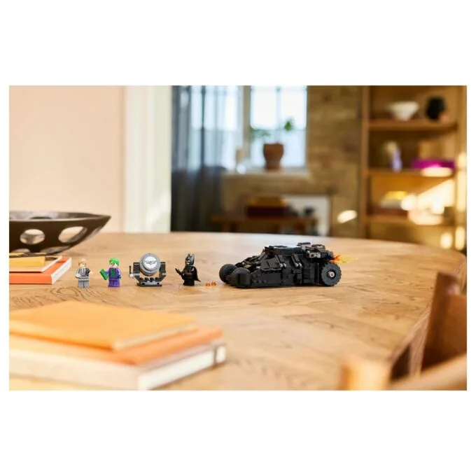 LEGO 76303 DC Super Heroes Batman Tumbler vs. Two Face & The Joker — image 11
