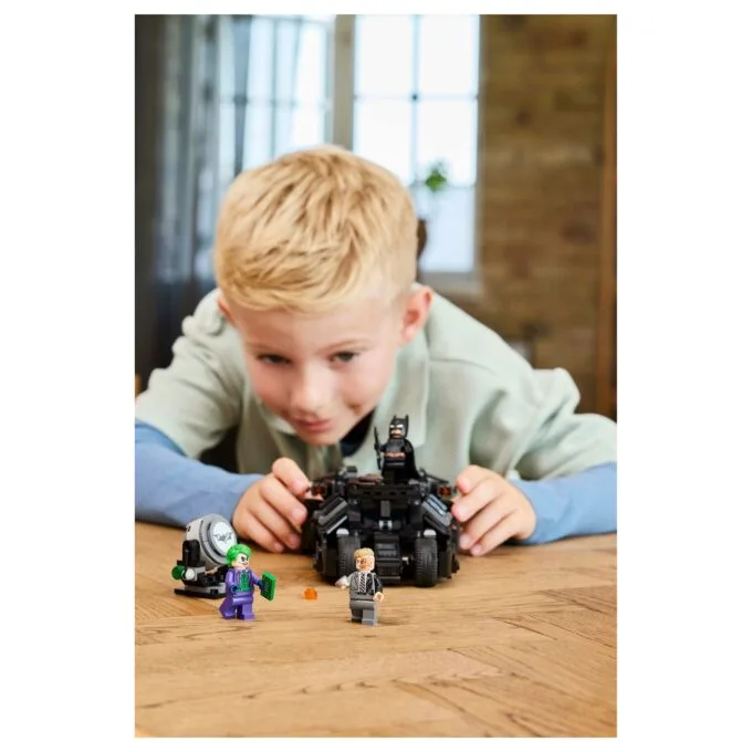 LEGO 76303 DC Super Heroes Batman Tumbler vs. Two Face & The Joker — image 21