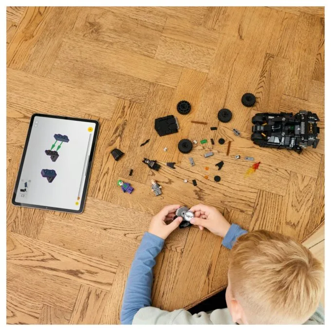 LEGO 76303 DC Super Heroes Batman Tumbler vs. Two Face & The Joker — image 22