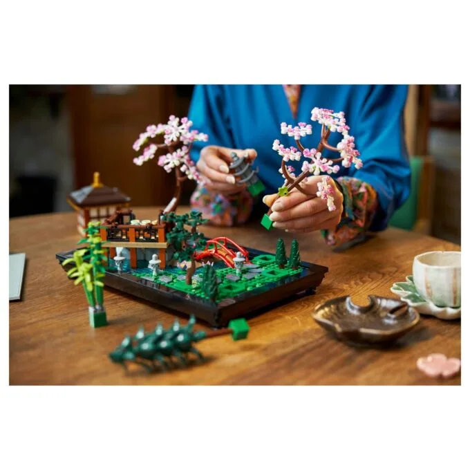 LEGO ICONS 10315 Garten der Stille — image 13