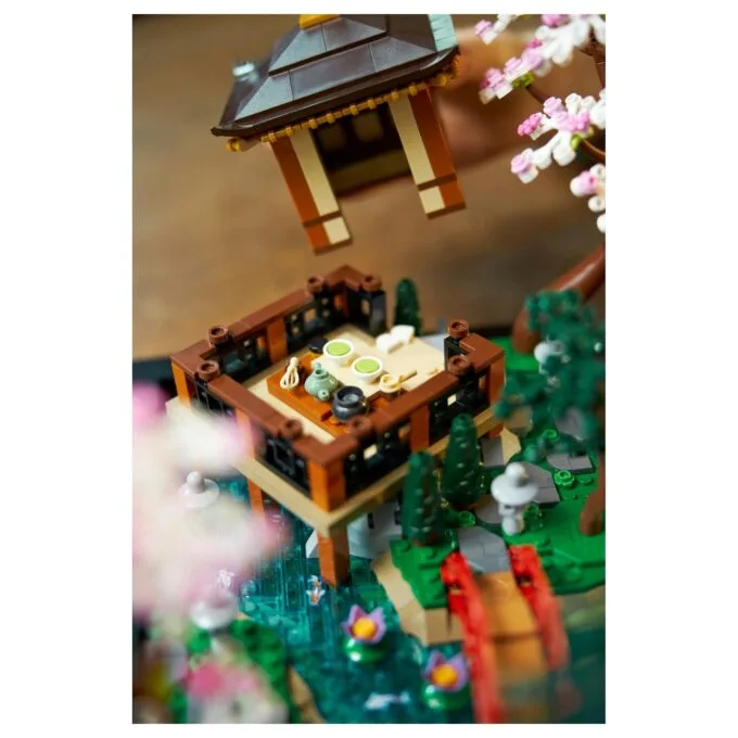 LEGO ICONS 10315 Garten der Stille — image 25