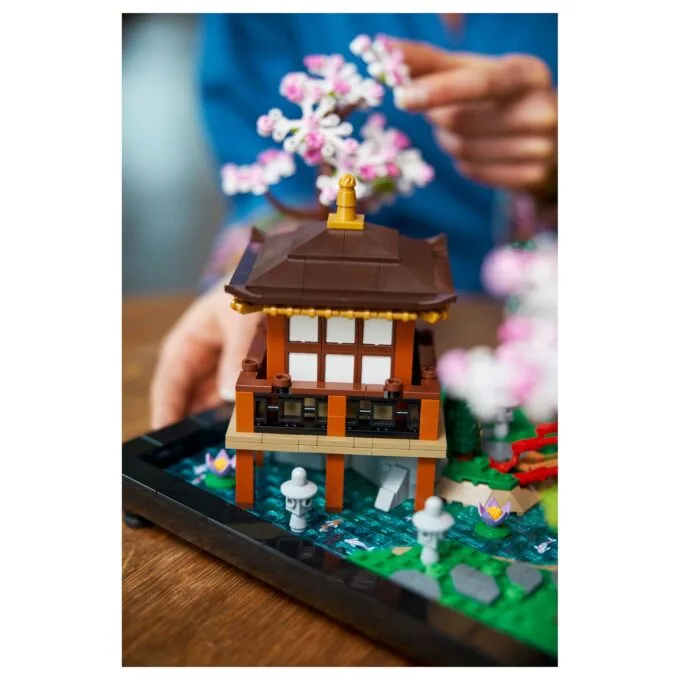 LEGO ICONS 10315 Garten der Stille — image 40