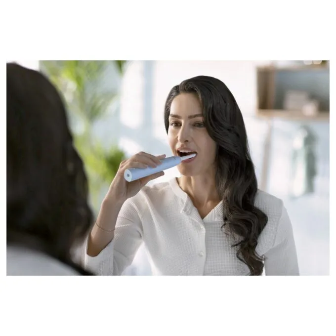 Light blue toothbrush HX3651 — image 3