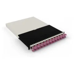 Patchbox patchbox.one Kabeleinzugssystem 30RU OM4 (1.8 m) mit 24 Kassetten. LWL OM4. LC-SC. Kabel erikaviolett