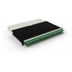 Patchbox patchbox.one Kabeleinzugssystem 8RU STP (0.8 m) mit 24 Kassetten. Patchkabel Cat. 6a. U FTP. PoE. Kabel grün