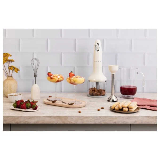 Smeg HBF03CREU blender — image 2