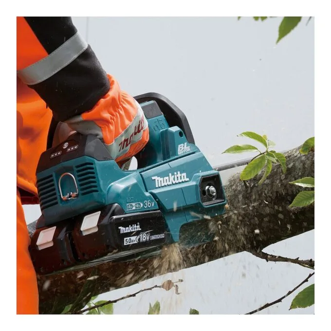 Makita DUC256Z chainsaw — image 2