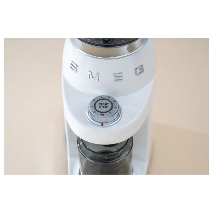 Smeg CGF03WHEU coffee grinder — image 11