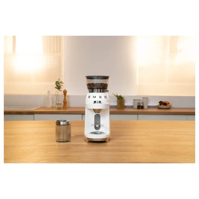 Smeg CGF03WHEU coffee grinder — image 13