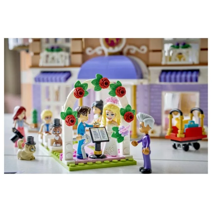 LEGO Friends Das Grandhotel von Heartlake City — image 6