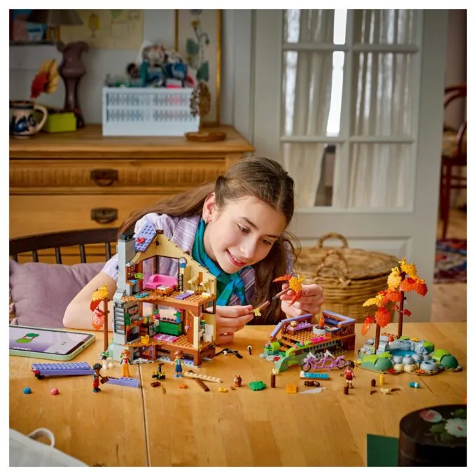 LEGO Friends Gemütliche Hütte im Herbstwald — image 5