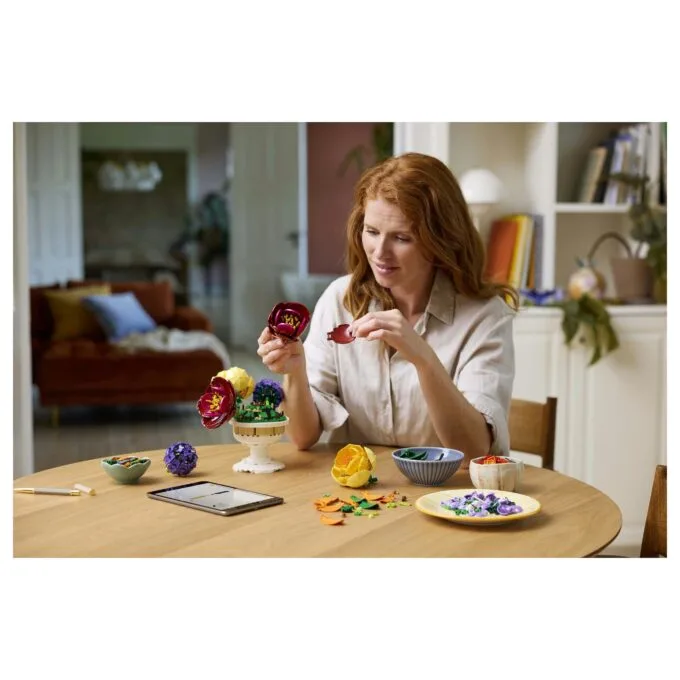 LEGO Botanicals Flower Arrangement — image 19