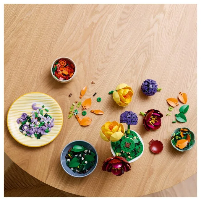 LEGO Botanicals Flower Arrangement — image 5