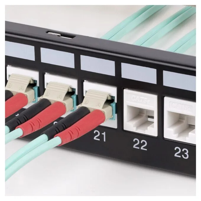 StarTech.com DMFKSLCLCCOUPLER fibre optic adapter — image 9