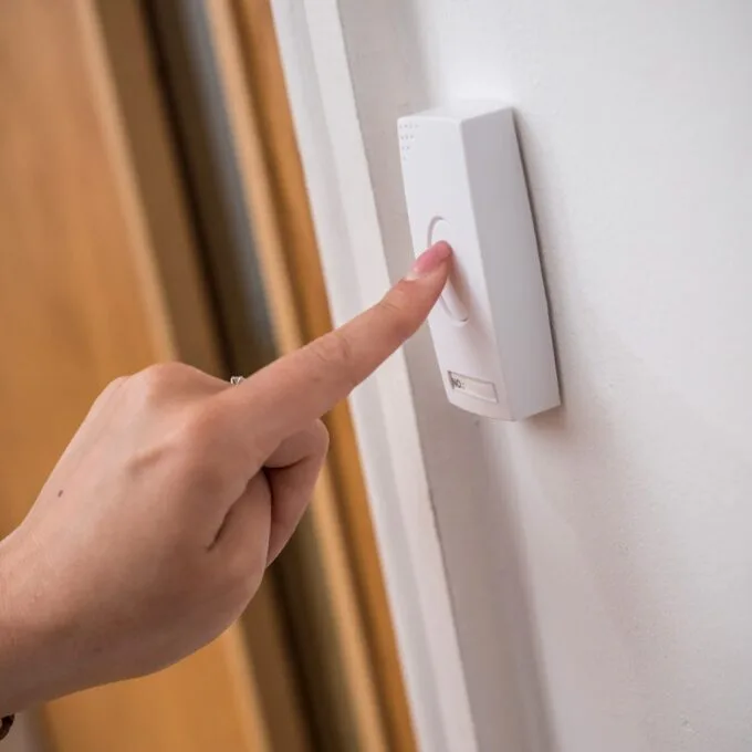 Mercury DB300 Wireless DoorBell Plug-in & Plug-Through 350.300UK — image 2