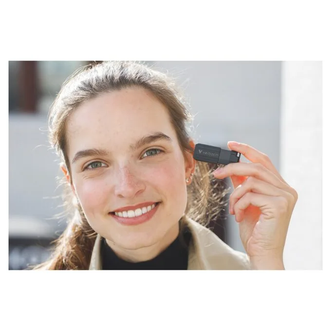Verbatim PinStripe 128GB USB flash drive — image 1
