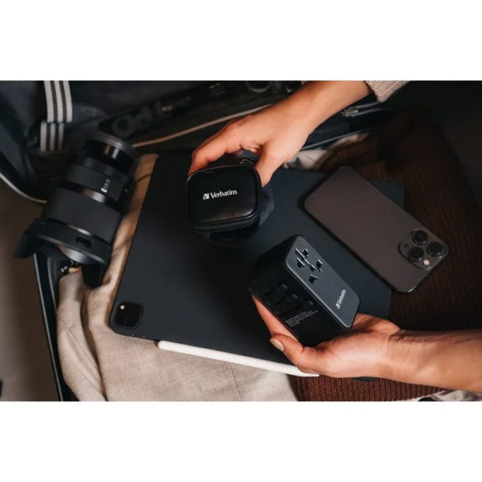Verbatim Charger Travel Adapter World to World GAN III 140W 2xC 2xA UTA-10 — image 5