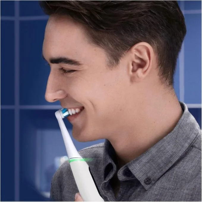 Oral-B iO 6 white — image 5