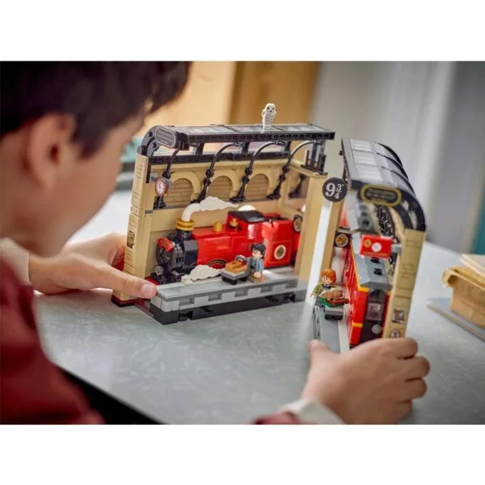 LEGO Harry Potter 76450 Book Nook: The Hogwart Express — image 8
